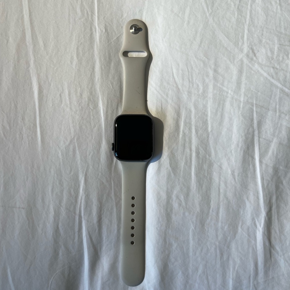 Apple Watch Series 4 (44m screen size)